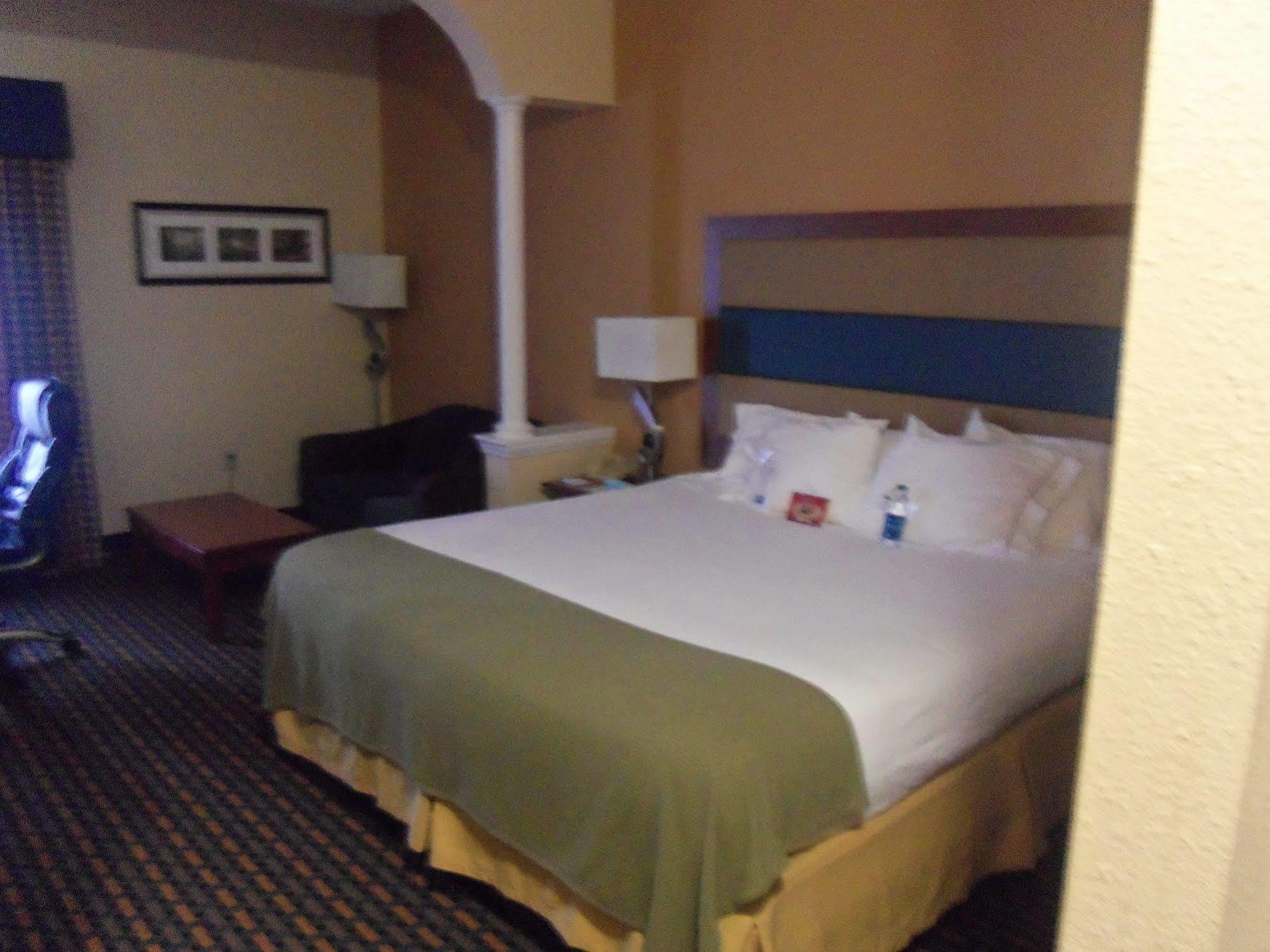 Holiday Inn Express Hotel & Suites Sanford By Ihg Eksteriør bilde